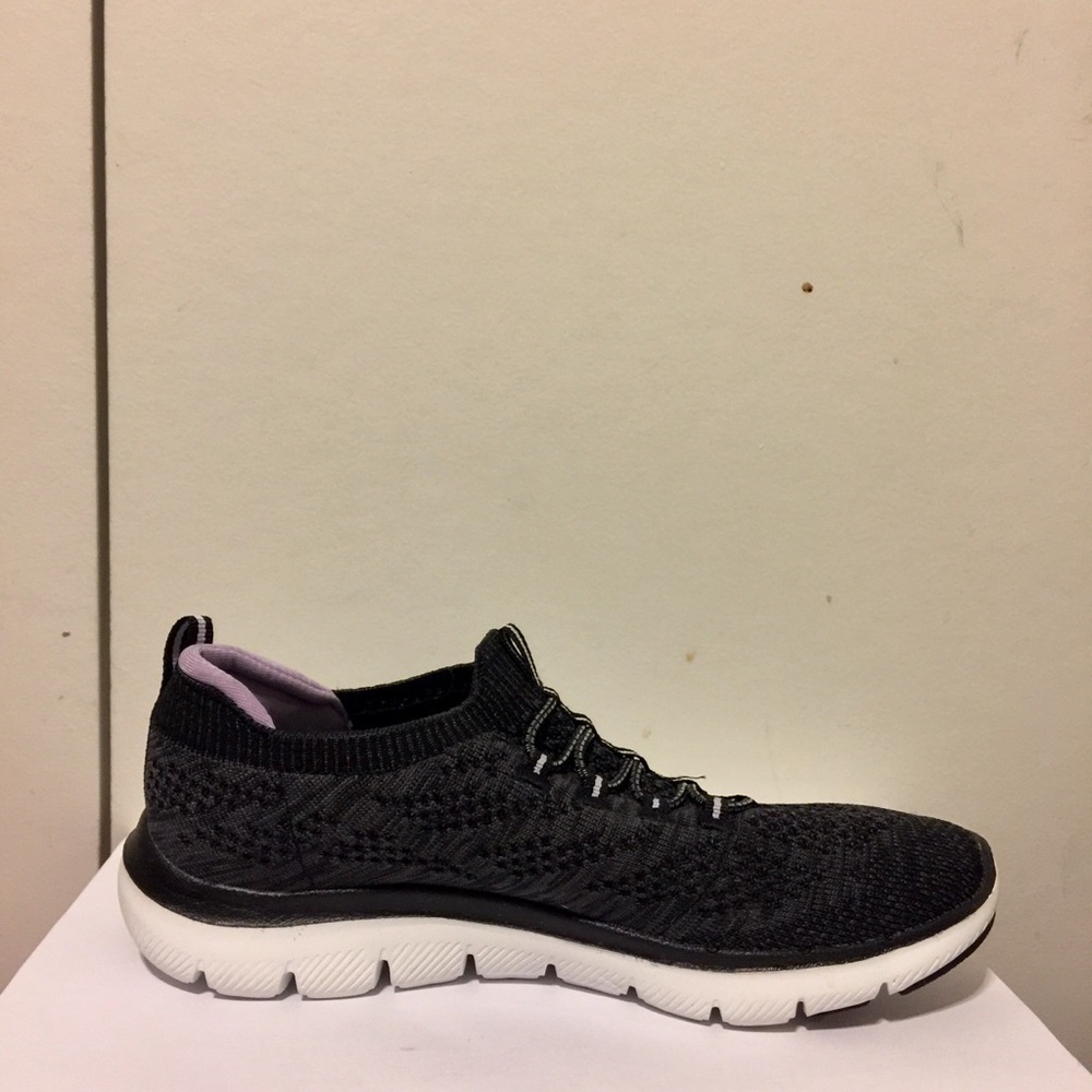 SKETCHERS SNEAKERS *NEVER WORN* - Picture 2 of 3